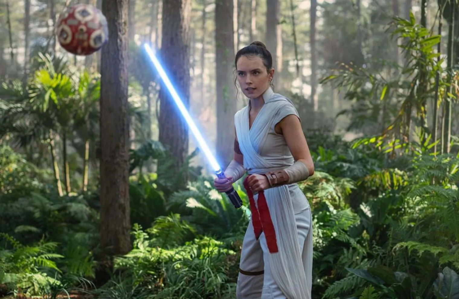 la-nouvelle-trilogie-star-wars-avec-daisy-ridley-legerement-decalee