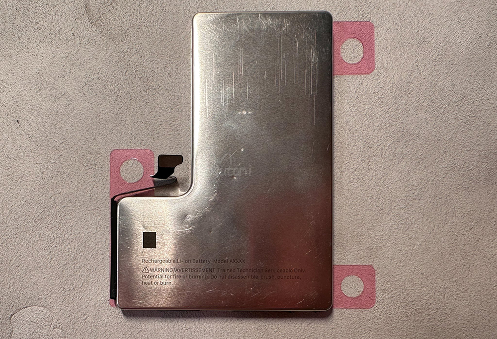 iPhone&nbsp;16 Pro, nouvelle batterie en&nbsp;fuite&nbsp;(photo)