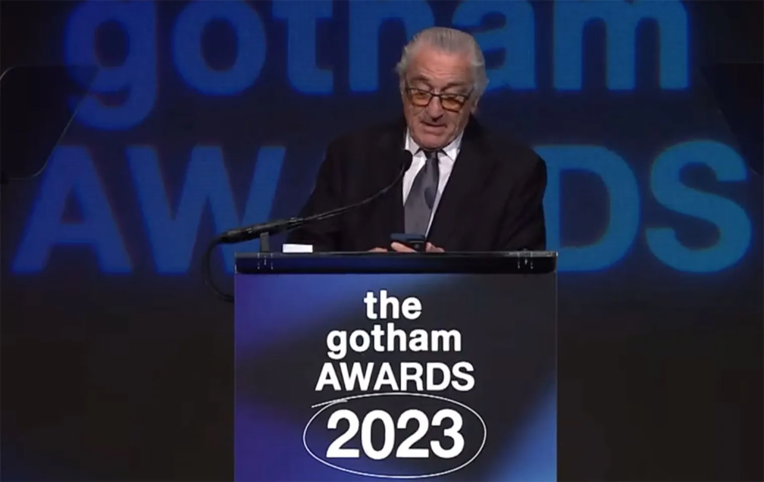 le-discours-de-robert-de-niro-a-t-il-ete-censure-par-apple