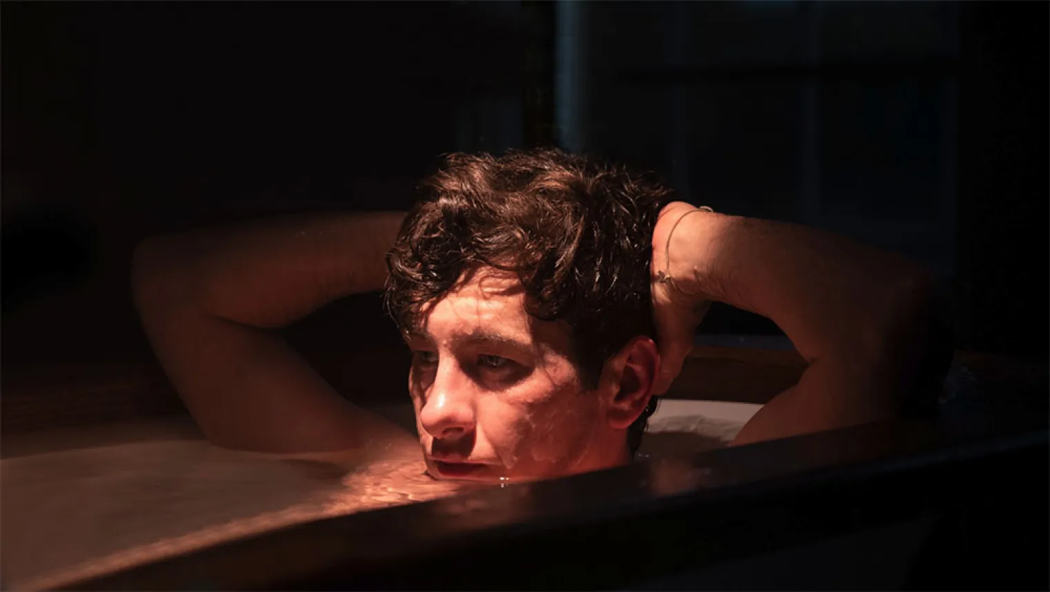saltburn-la-pepite-noire-et-decadente-de-prime-video-arrive-le-22-decembre