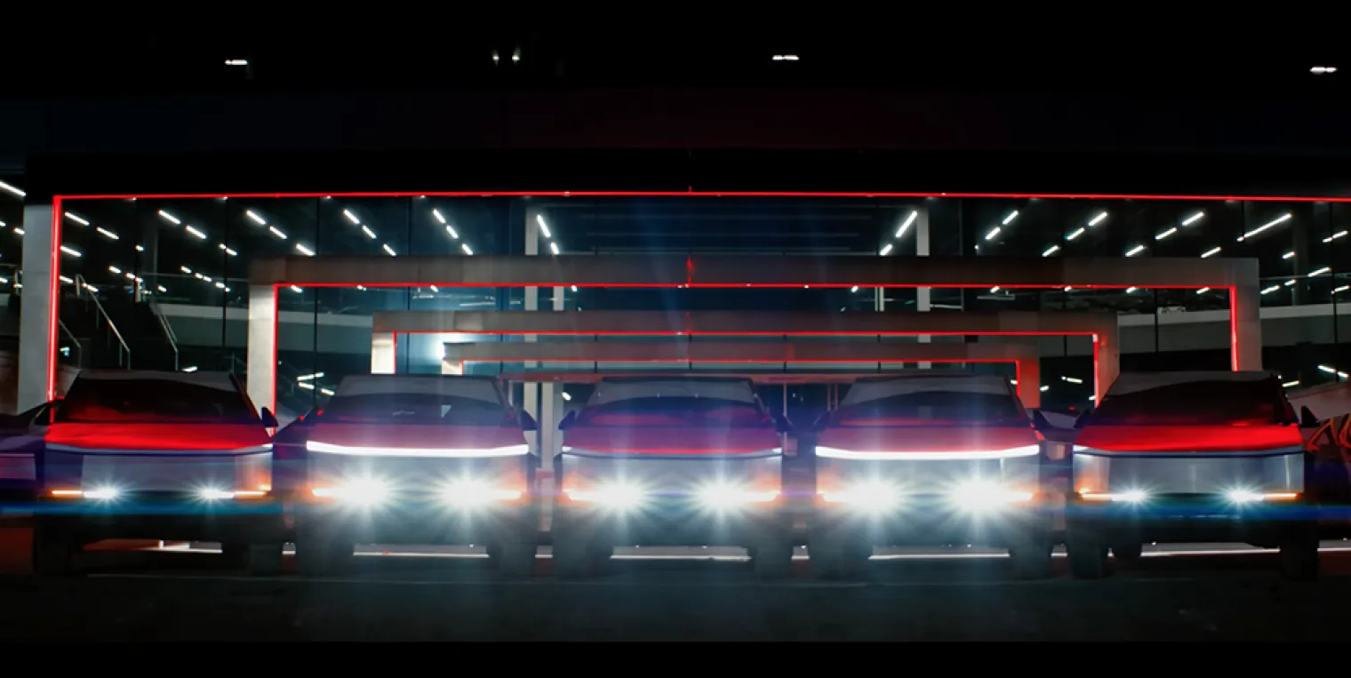 spectacle-son-et-lumiere-tesla-cybertruck