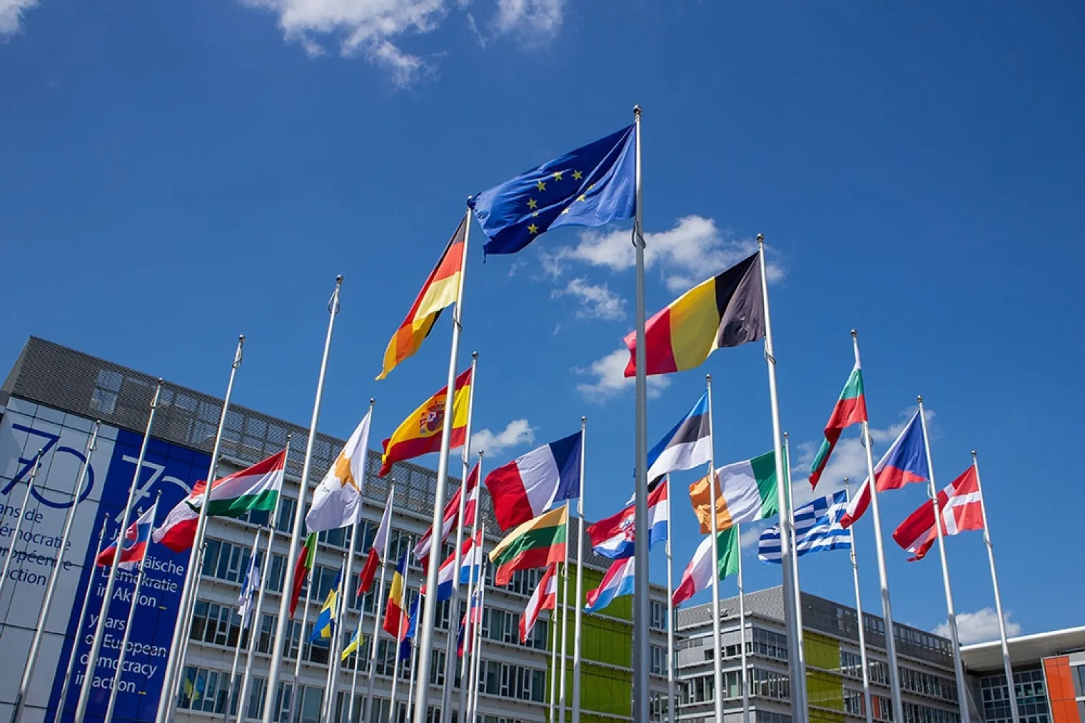 en-mars-l-iphone-se-plie-finalement-a-l-europe