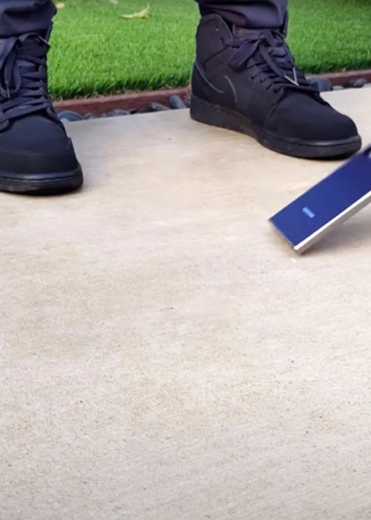 Un Samsung Galaxy S24 Ultra torturé devant les caméras, a‑t‑il&nbsp;survécu&nbsp;?