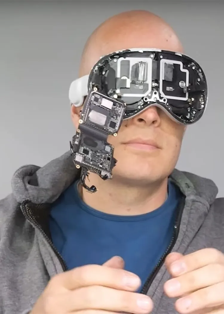 Apple Vision Pro disséqué, cœurs fragiles s’abstenir&nbsp;(vidéo)