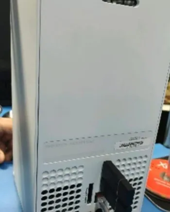 Nouvelle Xbox Series&nbsp;X sans lecteur optique&nbsp;: images&nbsp;«&nbsp;fuitées&nbsp;»