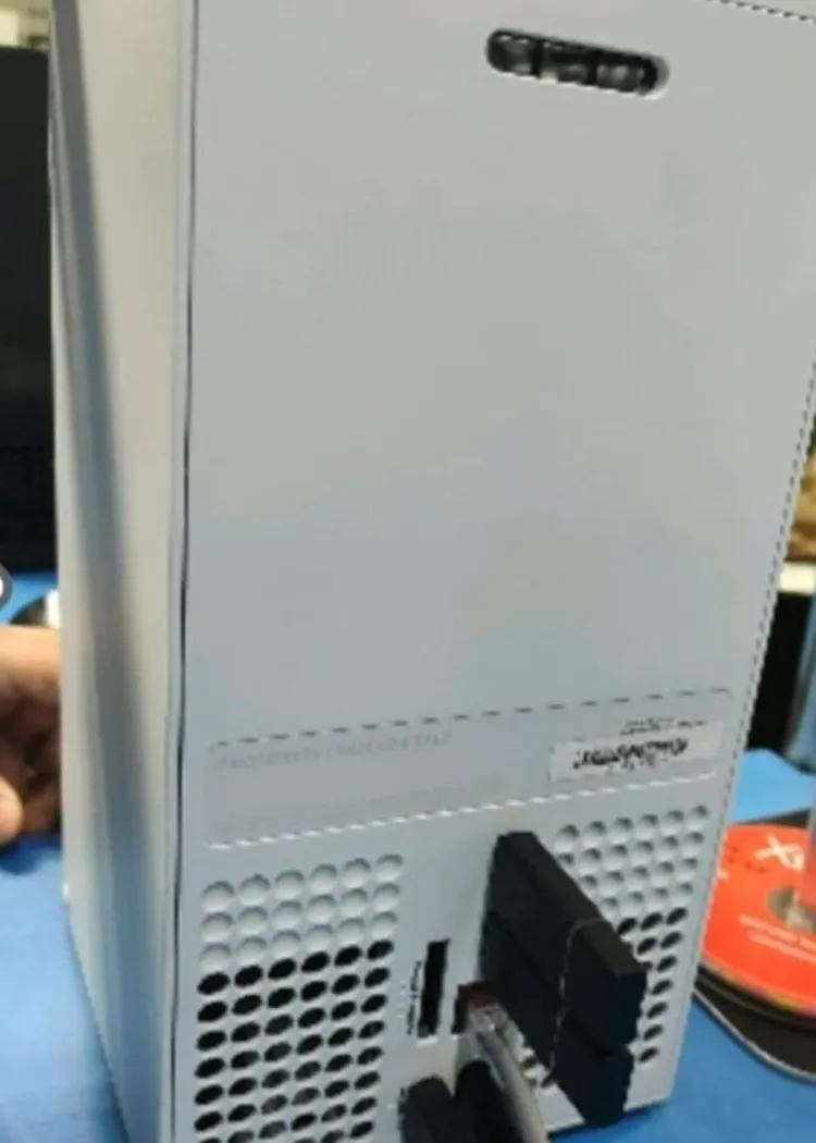 Nouvelle Xbox Series&nbsp;X sans lecteur optique&nbsp;: images&nbsp;«&nbsp;fuitées&nbsp;»