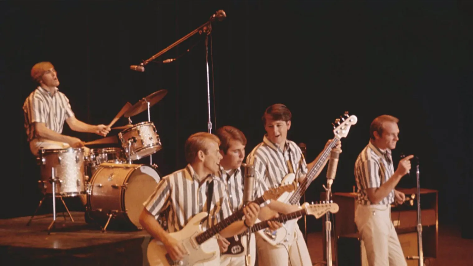 the-beach-boys-disney-surfe-sur-la-vague-des-docs-musicaux