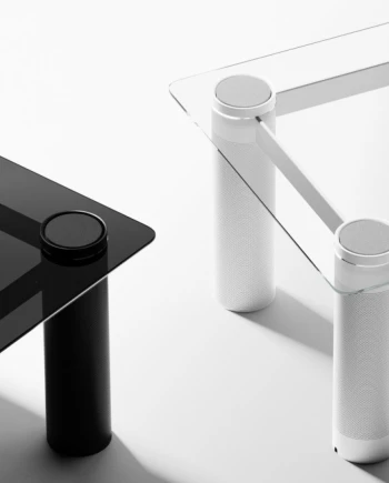 Table Verre&nbsp;: des enceintes en guise&nbsp;de&nbsp;pieds