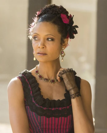 Thandiwe Newton dans Wednesday saison&nbsp;2