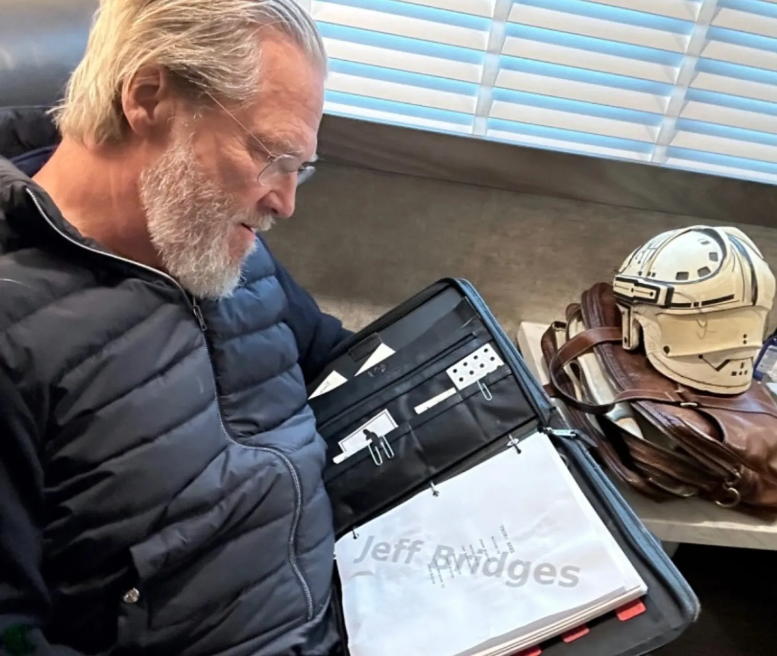 premiere-photo-de-jeff-bridges-de-retour-dans-tron