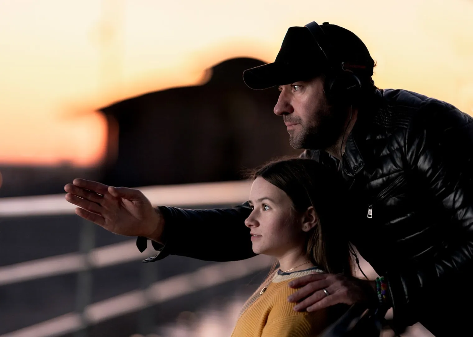 blue-compagnie-4k-mylene-farmer-dans-le-film-de-john-krasinski