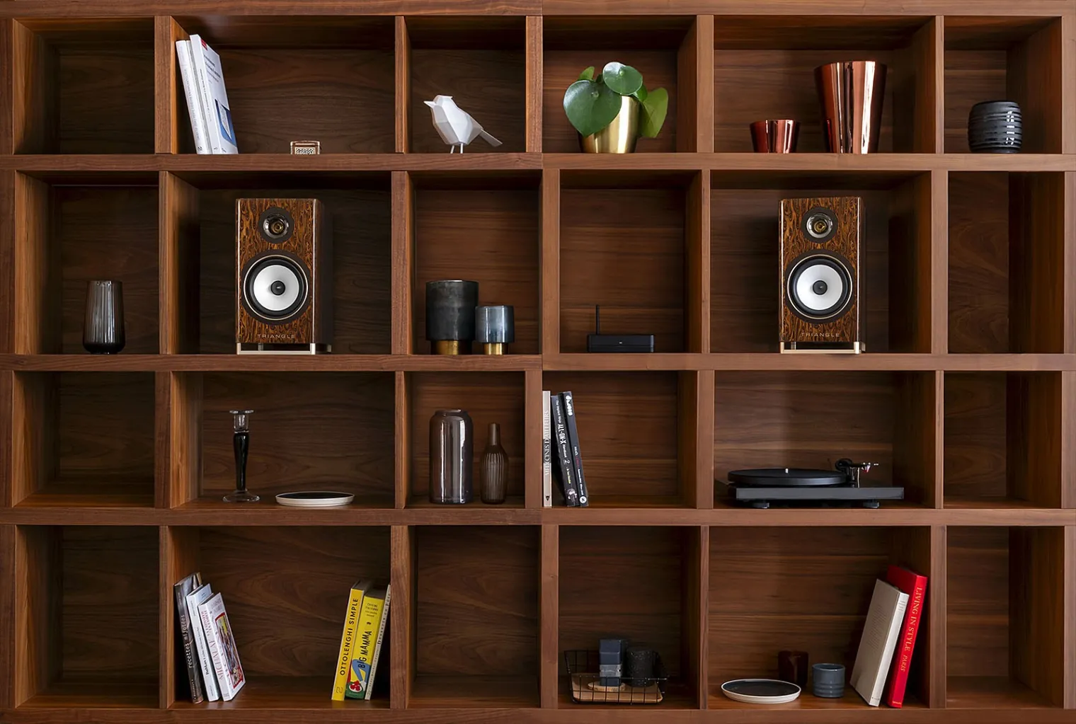 triangle-capella-nouvelles-enceintes-bibliotheques-actives-connectees-et-sans-fil-wisa