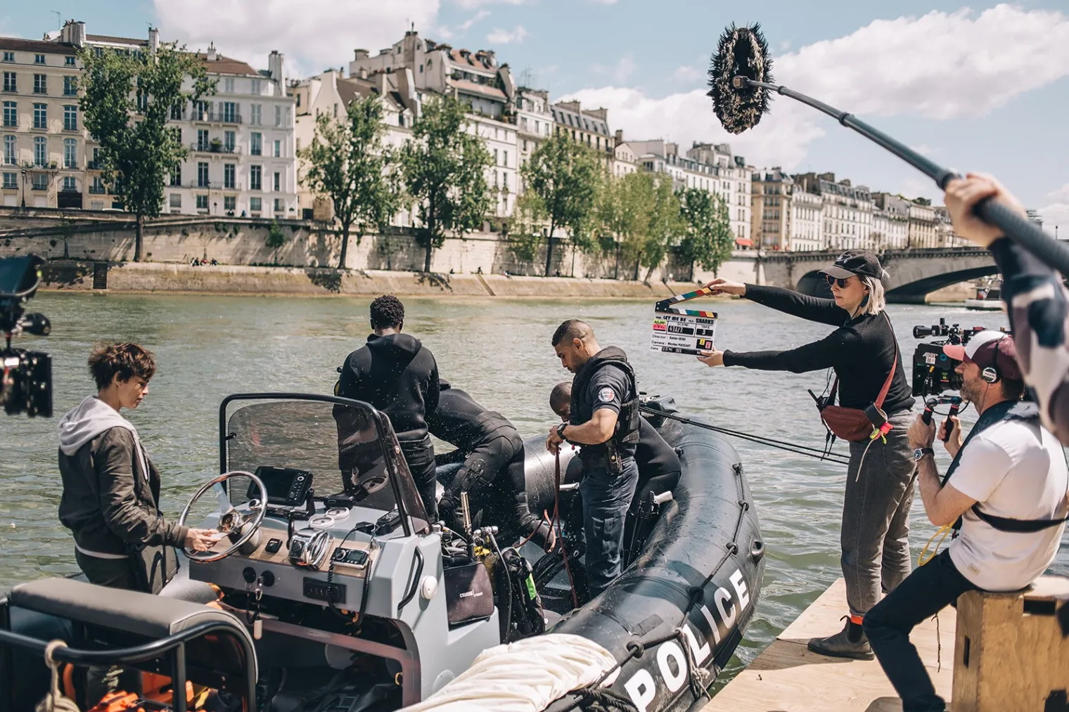 sous-la-seine-des-crocs-et-un-accroc