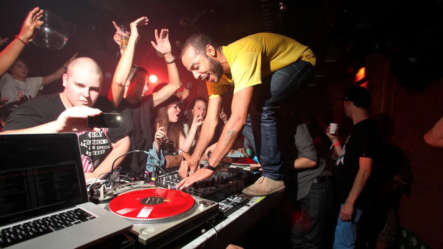 dj-mehdi-made-in-france-meilleure-serie-documentaire-canneseries-2024