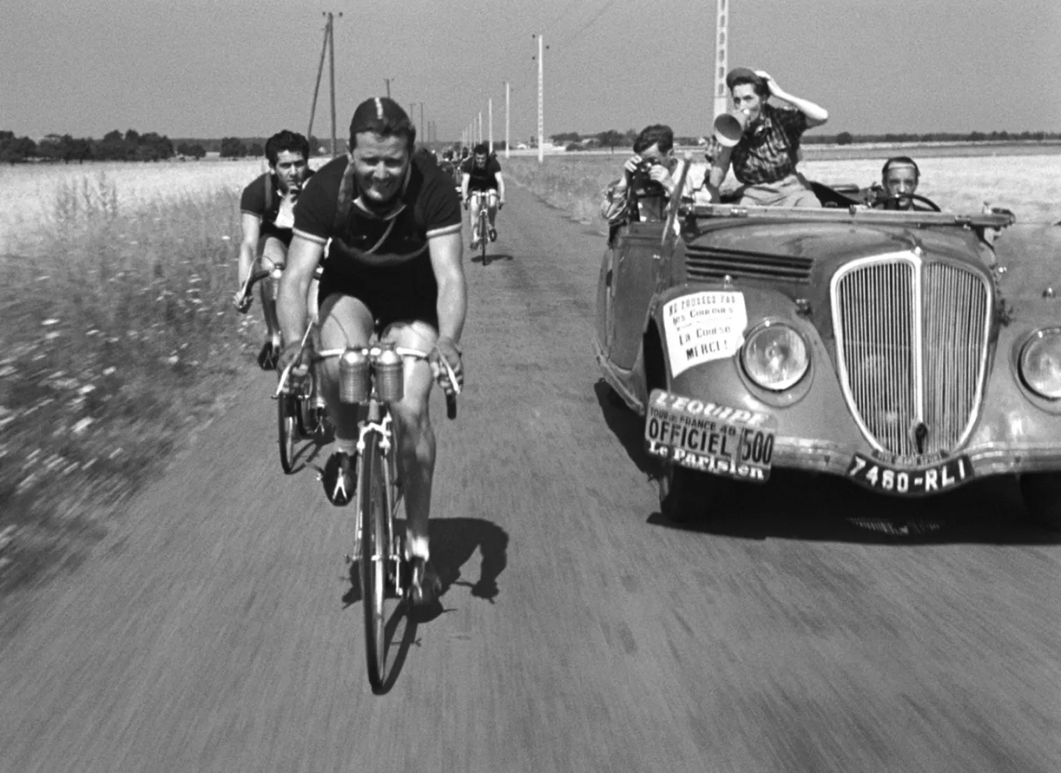 cinq-tulipes-rouges-jean-stelli-filme-son-tour-de-france