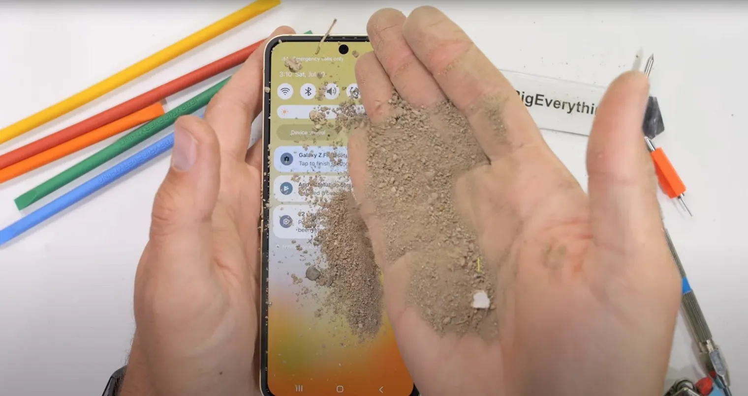 samsung-galaxy-z-flip-6-torture-et-autopsie-ames-sensibles-s-abstenir