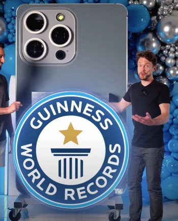 Un iPhone de 2&nbsp;m de haut, record&nbsp;du&nbsp;monde&nbsp;!