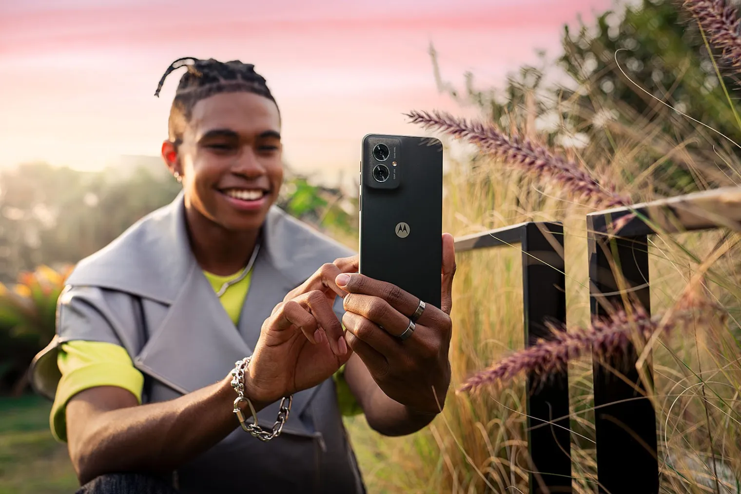 smartphone-motorola-moto-g55-5g-abordable-et-puissant