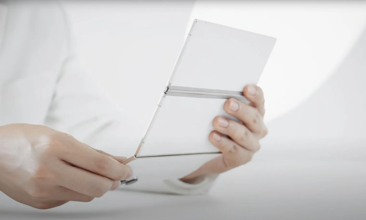 phantom-ultimate-2-smartphone-prototype-pliable-en-trois-ultrafin