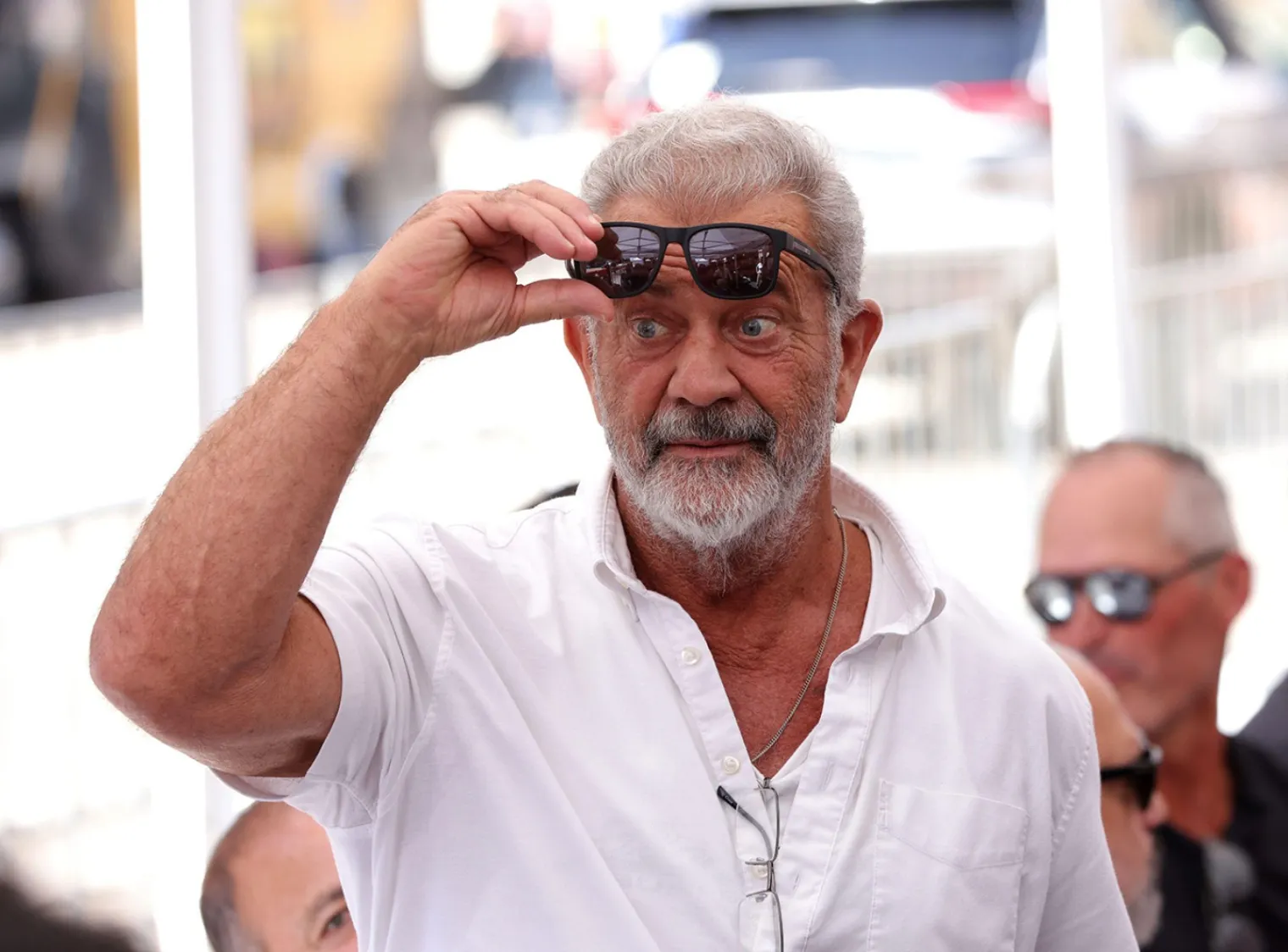 mel-gibson-hesite-entre-jesus-et-martin