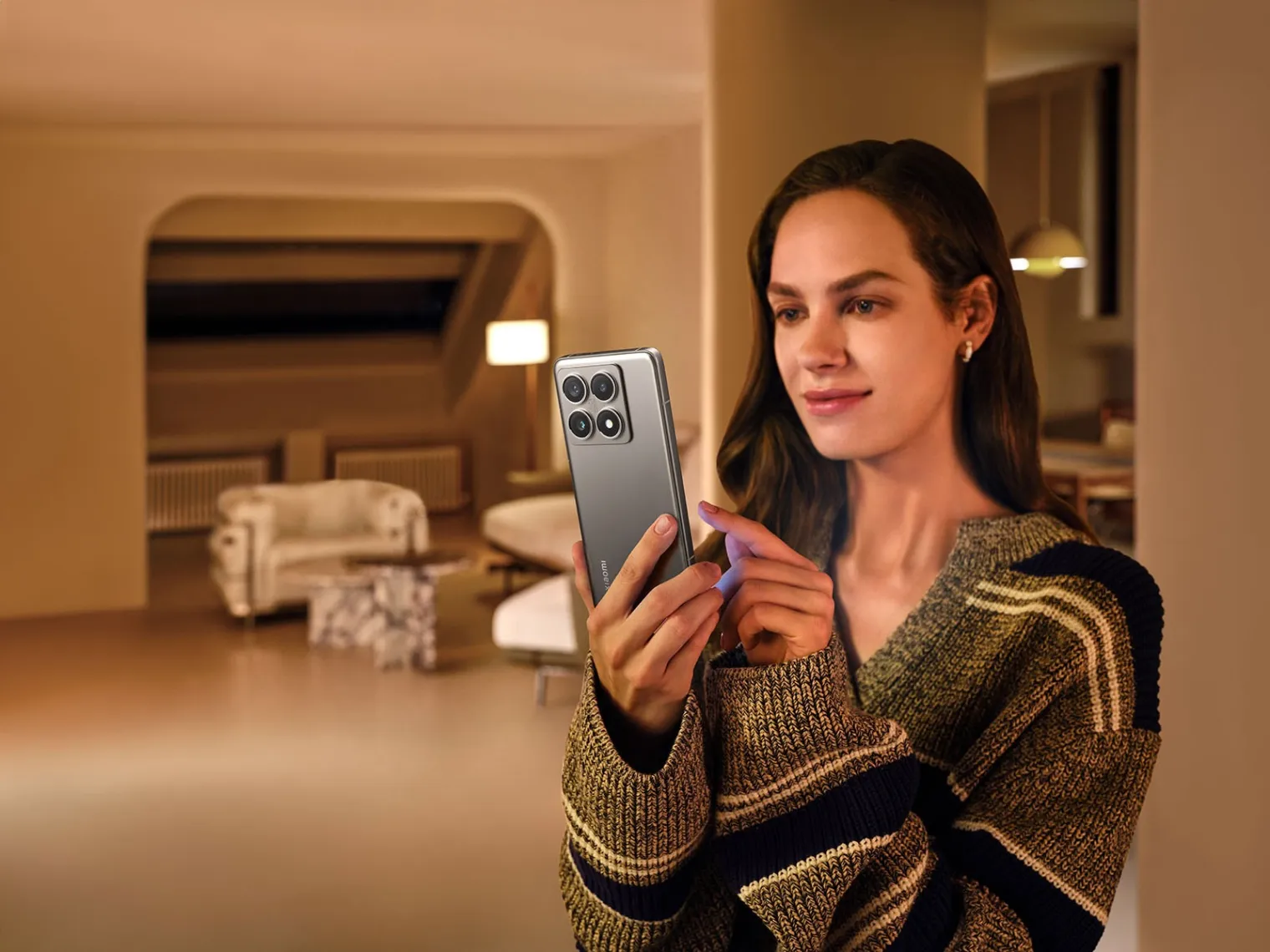 smartphone-xiaomi-14t-pro-a-fond-sur-la-photo-et-la-8k