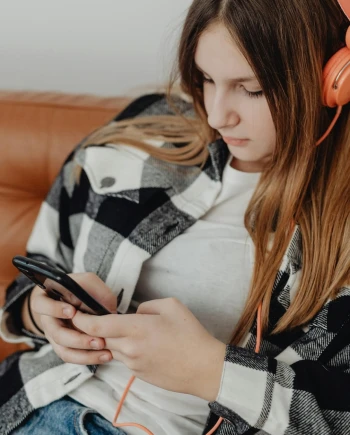 Les ados américains gardent leur vieil iPhone plus&nbsp;longtemps