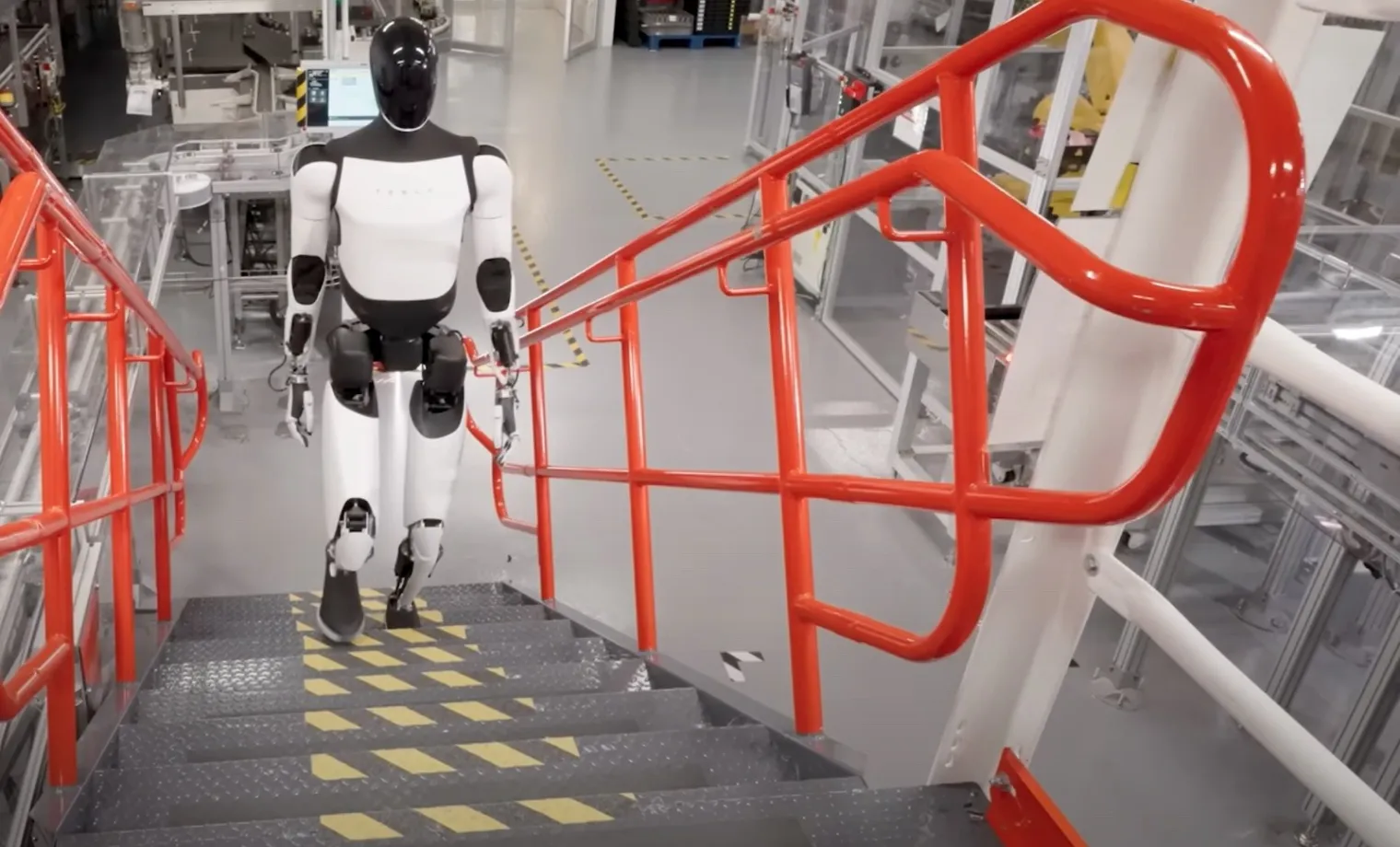 tesla-optimus-evolution-en-marche-video