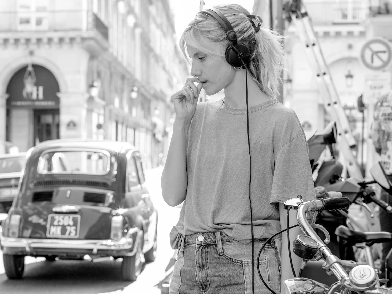 Mélanie Laurent (en roue) Libre