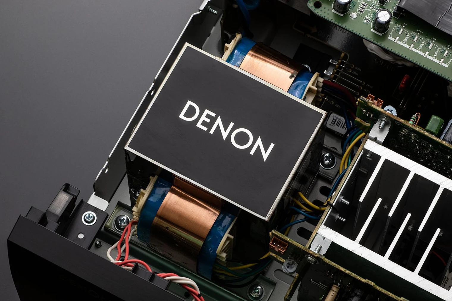 black-friday-24-amplificateurs-home-cinema-denon-jusqu-a-51-de-remise