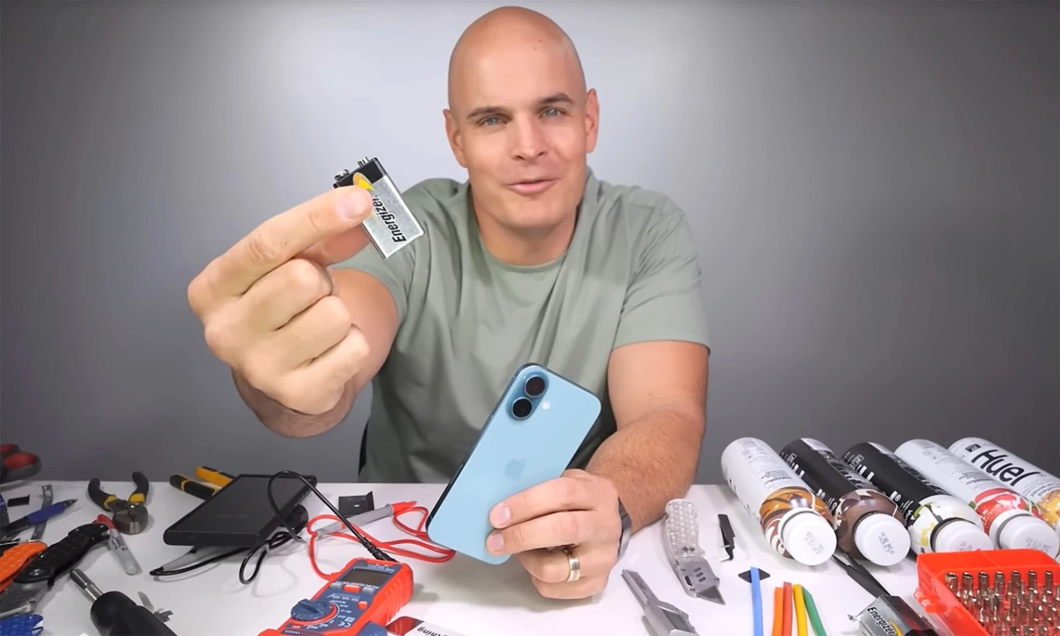 il-electrocute-son-iphone-16-ca-finit-bien