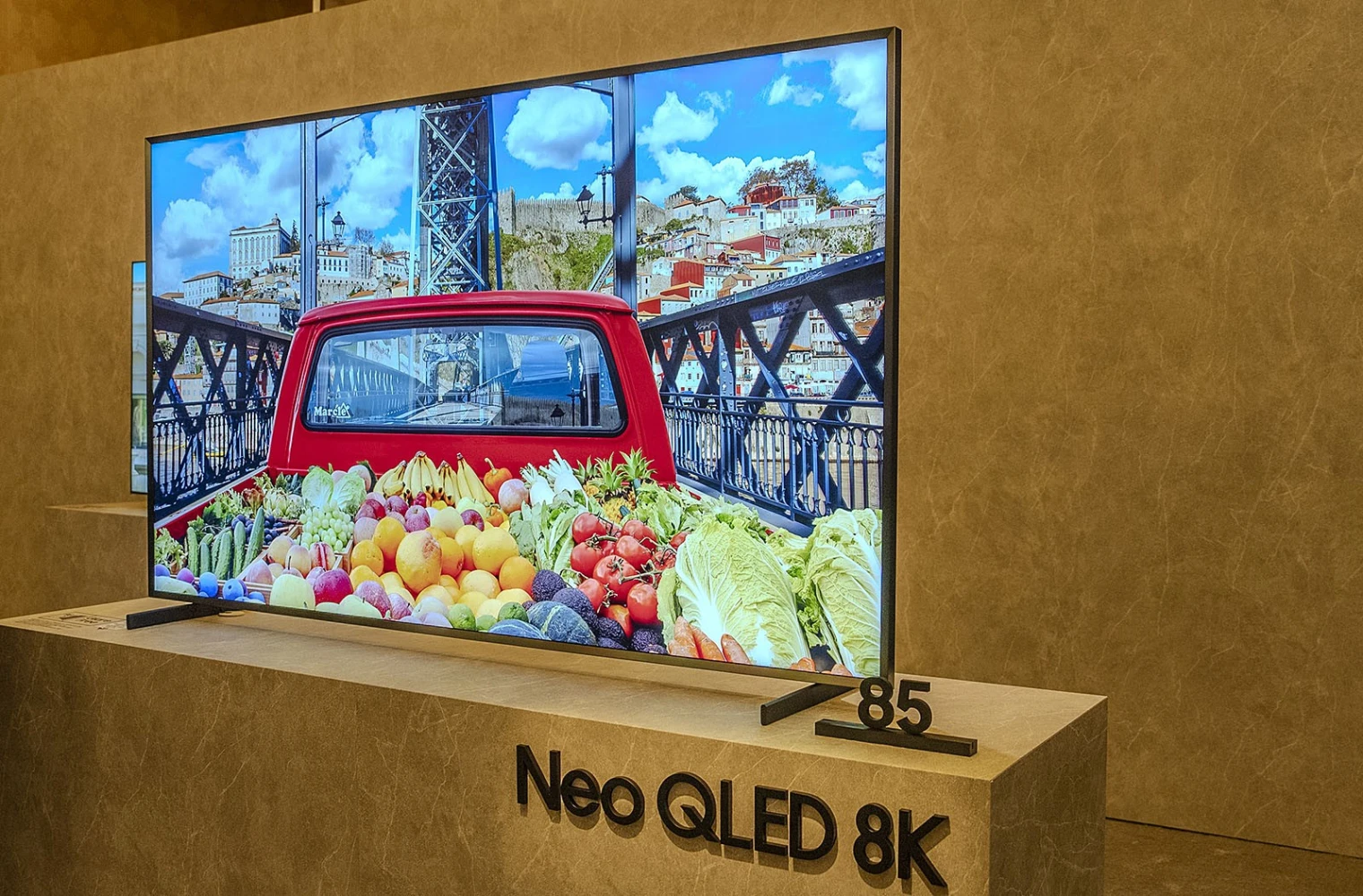 ces-25-samsung-qn900f-tv-the-frame-8k-qui-ne-dit-pas-son-nom