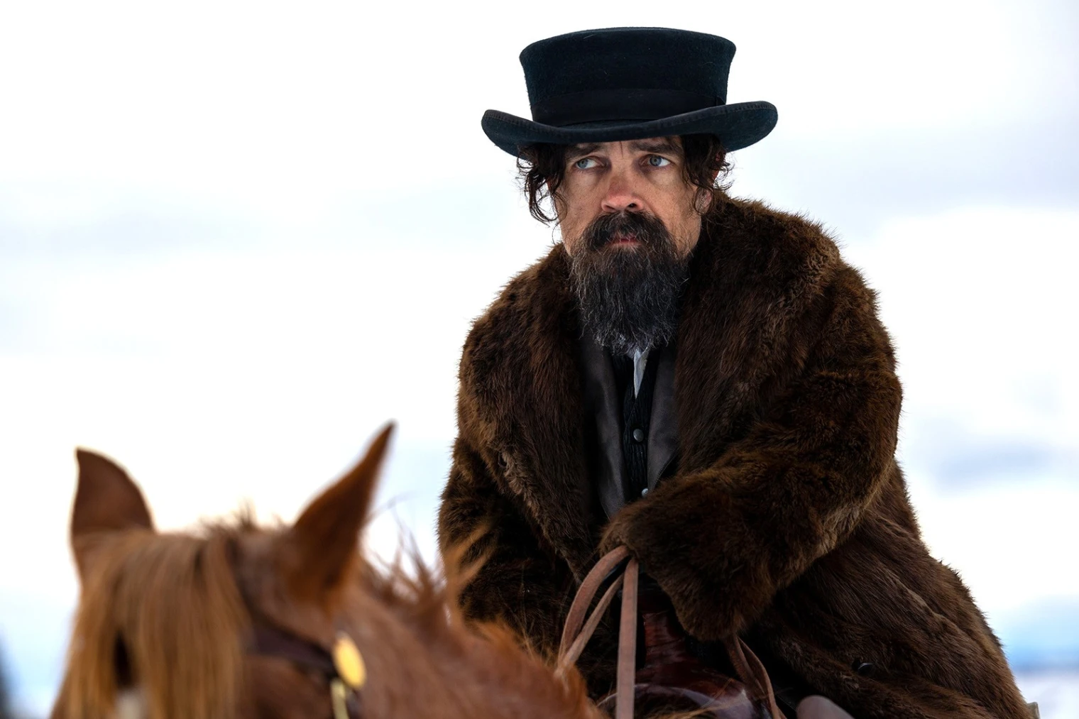 du-sang-dans-la-neige-un-western-brutal-avec-peter-dinklage