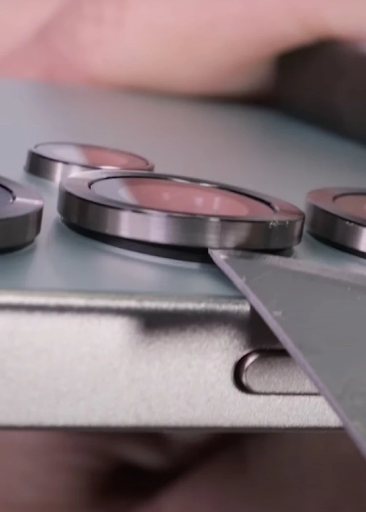 Samsung Galaxy S25 Ultra maltraité, ça ne fait pas plaisir&nbsp;(vidéo)