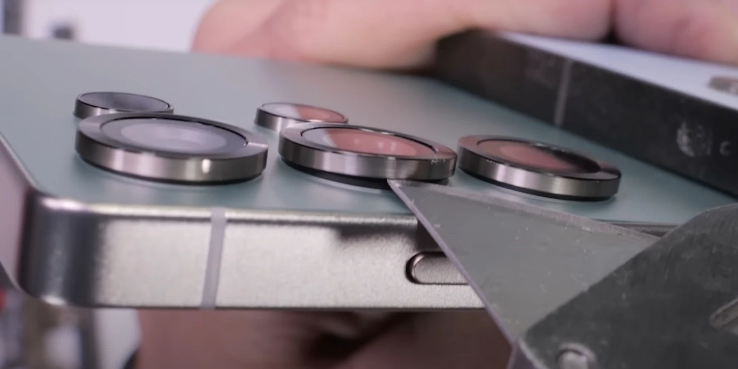 samsung-galaxy-s25-ultra-maltraite-ca-ne-fait-pas-plaisir-video