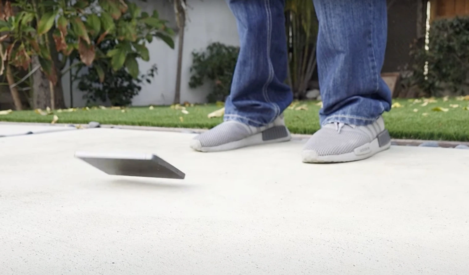 samsung-galaxy-s25-ultra-vs-la-gravite-la-chute-en-video