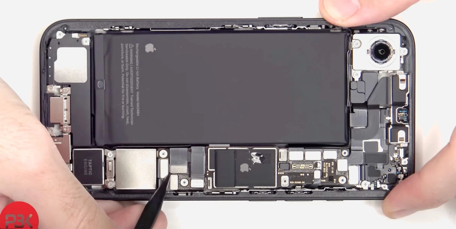 Dans les entrailles de l’iPhone 16e