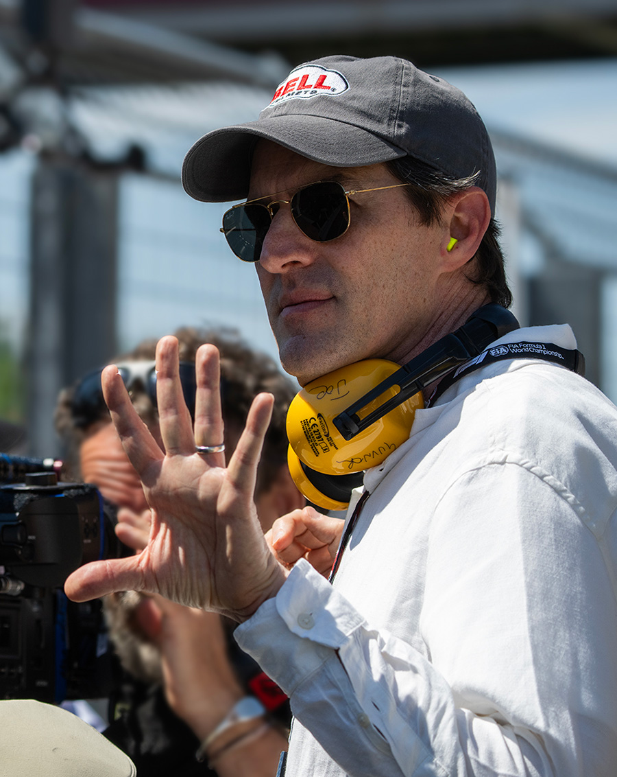 Joseph Kosinski sur le tournage de F1 © Warner Bros. Pictures / Apple Original Films