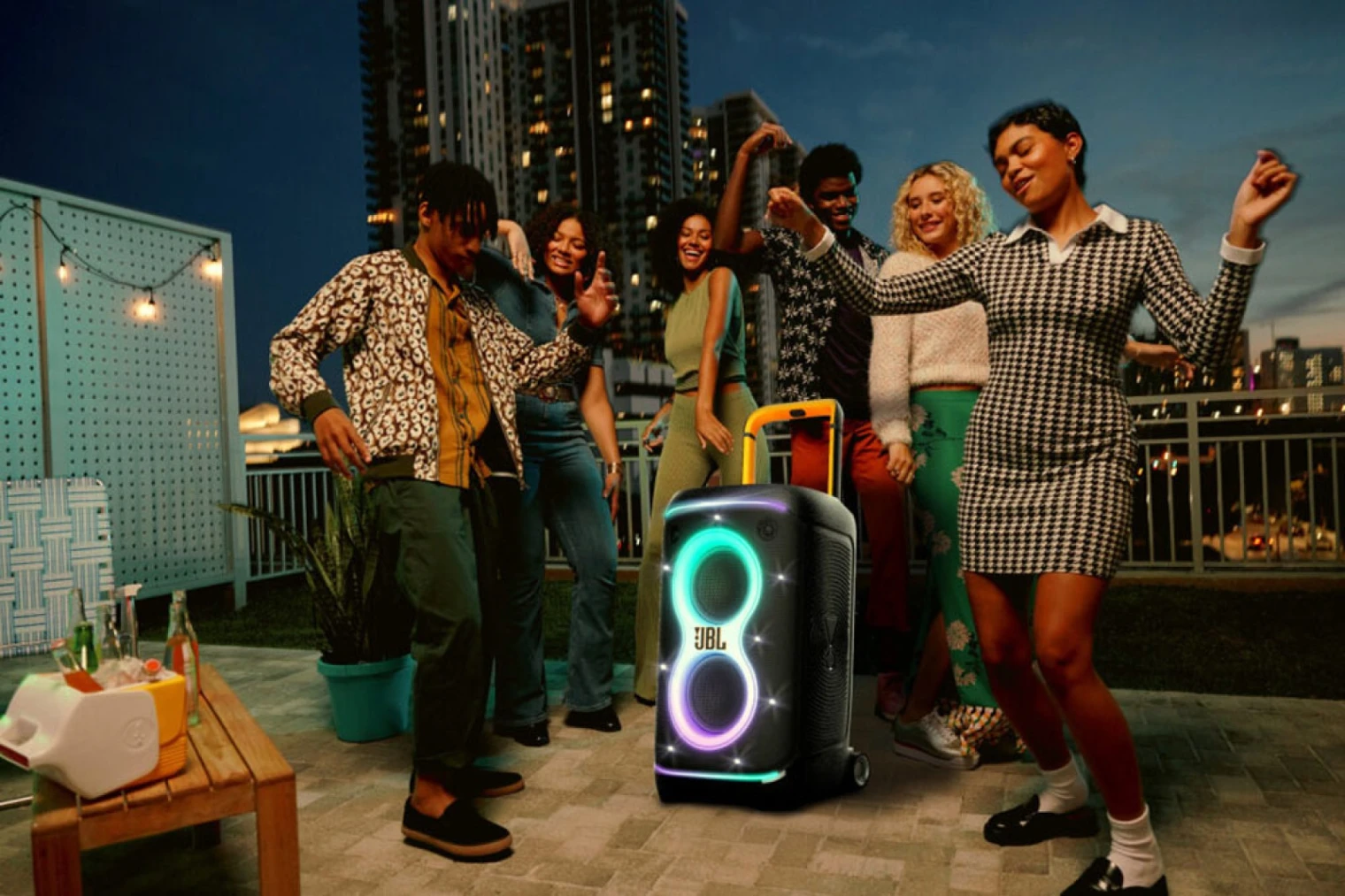 jbl-partybox-520-et-jbl-partybox-encore-2-enceintes-festives-auracast-a-batteries-amovibles