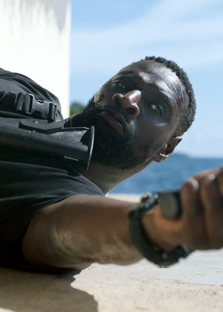 Shadow Force, Omar Sy en mode Brad Pitt,&nbsp;ça&nbsp;coince