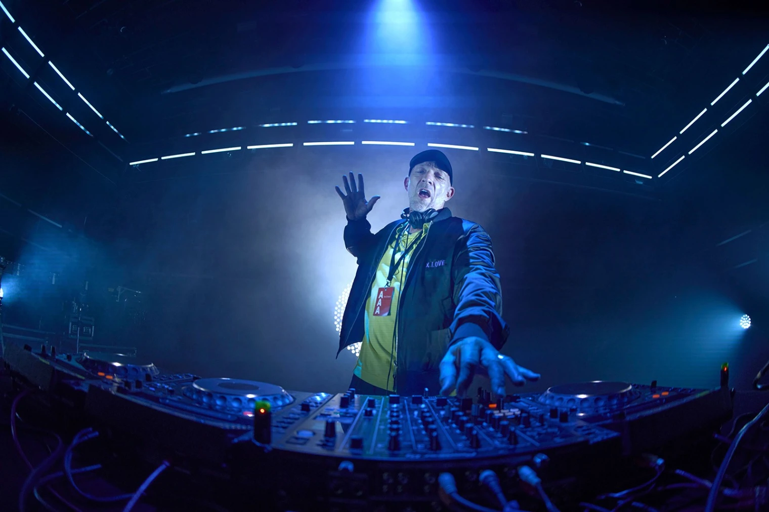 banger-vincent-cassel-en-dj-infiltre-et-dejante-pour-netflix