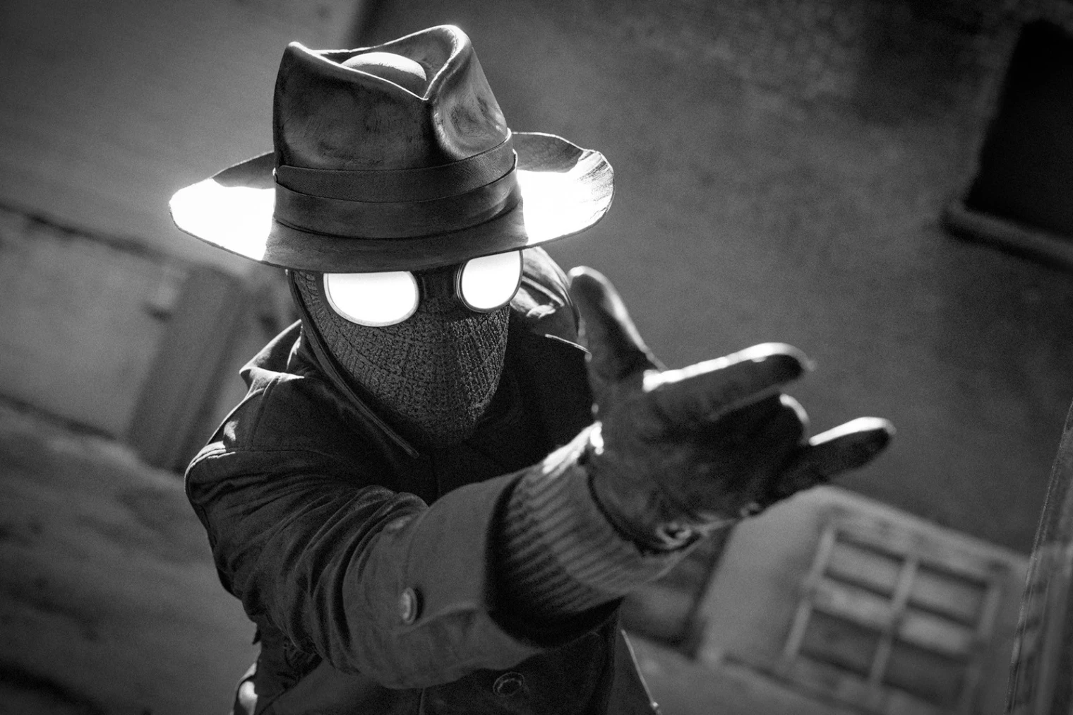 nicolas-cage-fait-son-sin-city-dans-le-teaser-de-spider-noir