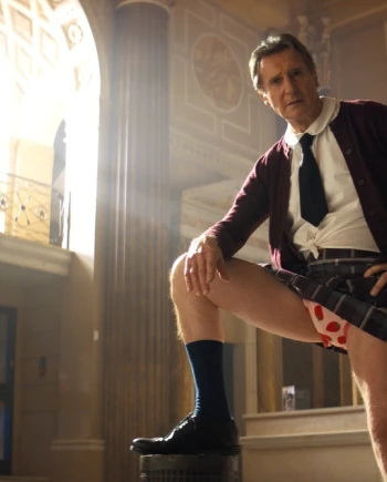 Liam Neeson à mourir de rire dans la bande-annonce du reboot de Y&#039;a&#8209;t&#8209;il un&nbsp;flic