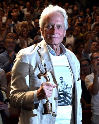 Michael Douglas raccroche&nbsp;!