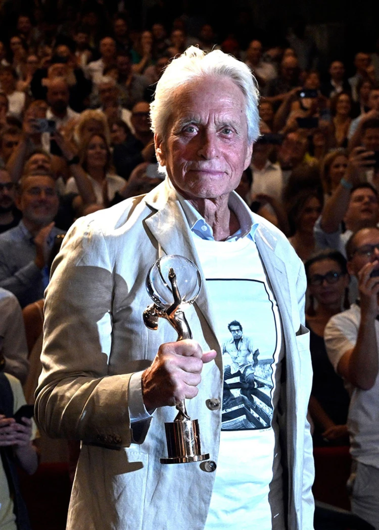 Michael Douglas raccroche&nbsp;!