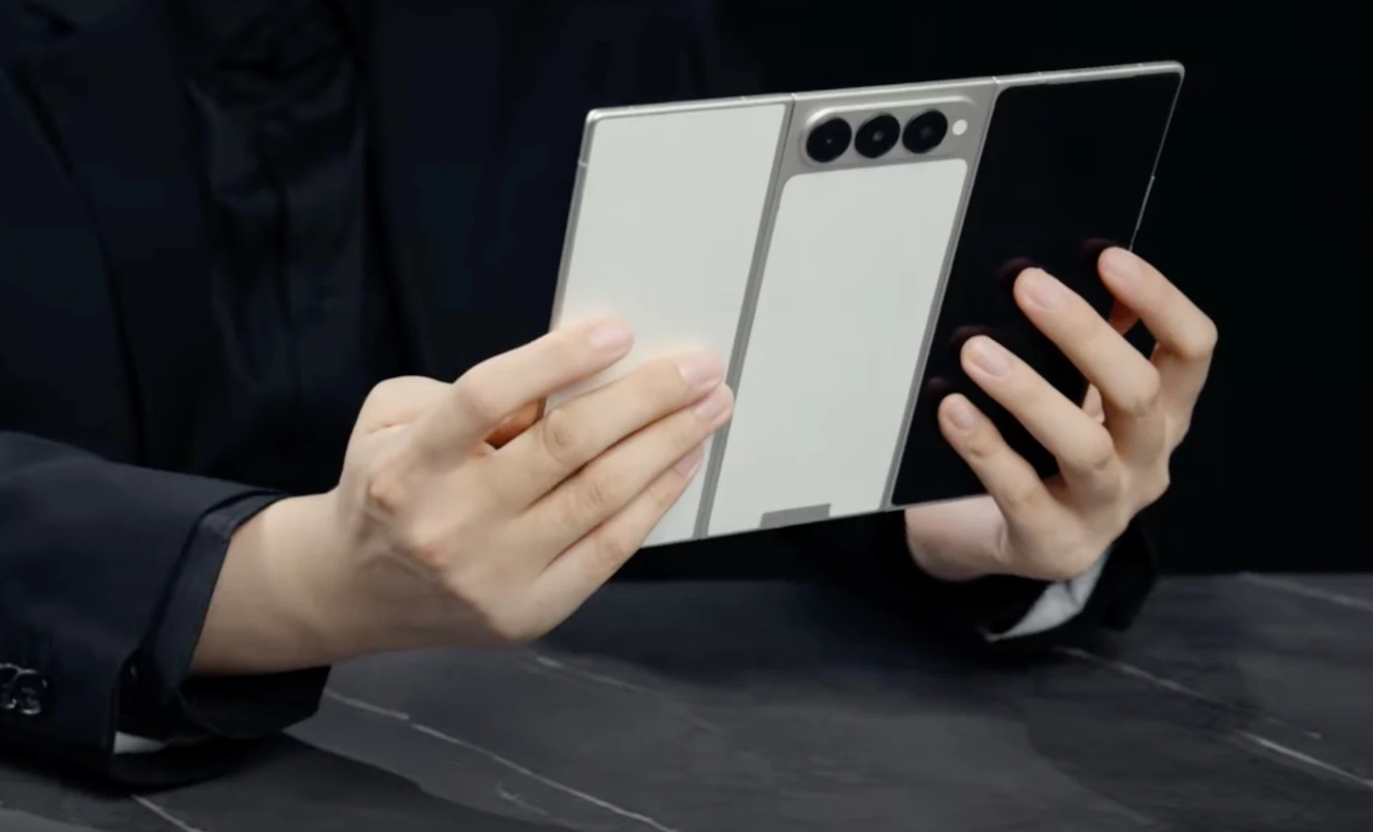 smartphone-tecno-phantom-ultimate-g-fold-seulement-3-49-mm-d-epaisseur