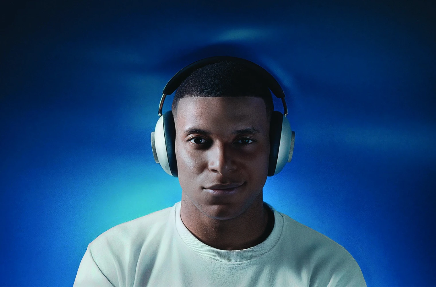 loewe-leo-casque-bluetooth-adoube-par-kylian-mbappe-et-david-guetta