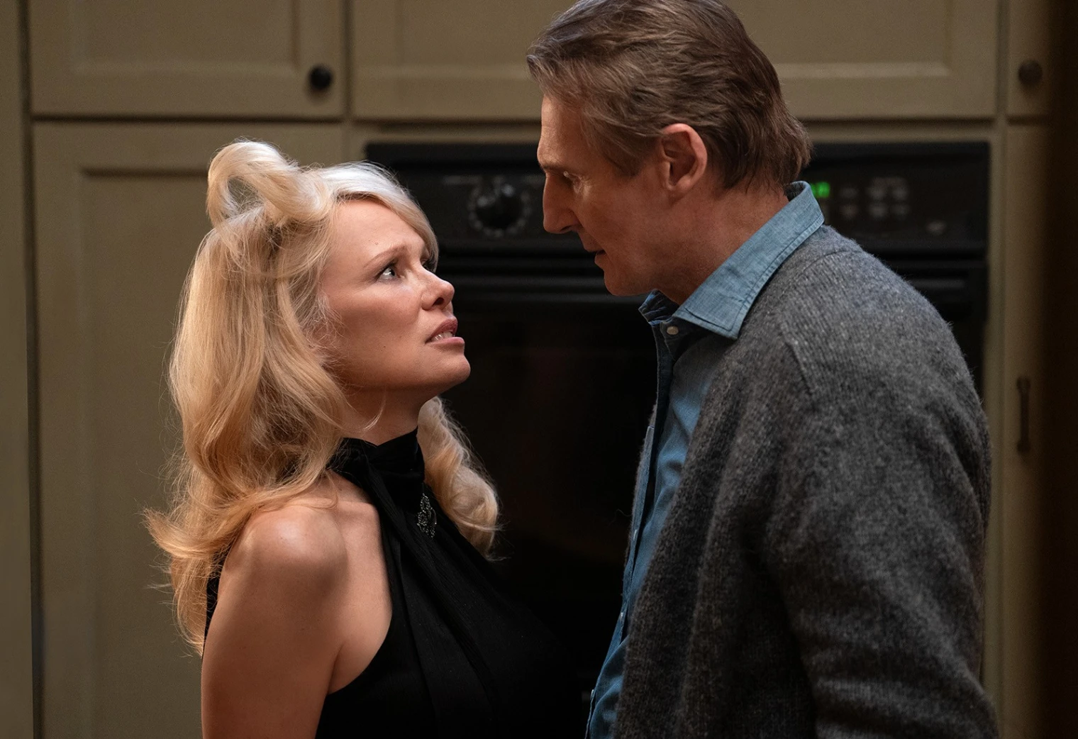 la-comedie-de-l-ete-avec-pamela-anderson-et-liam-neeson-en-4k-cet-hiver