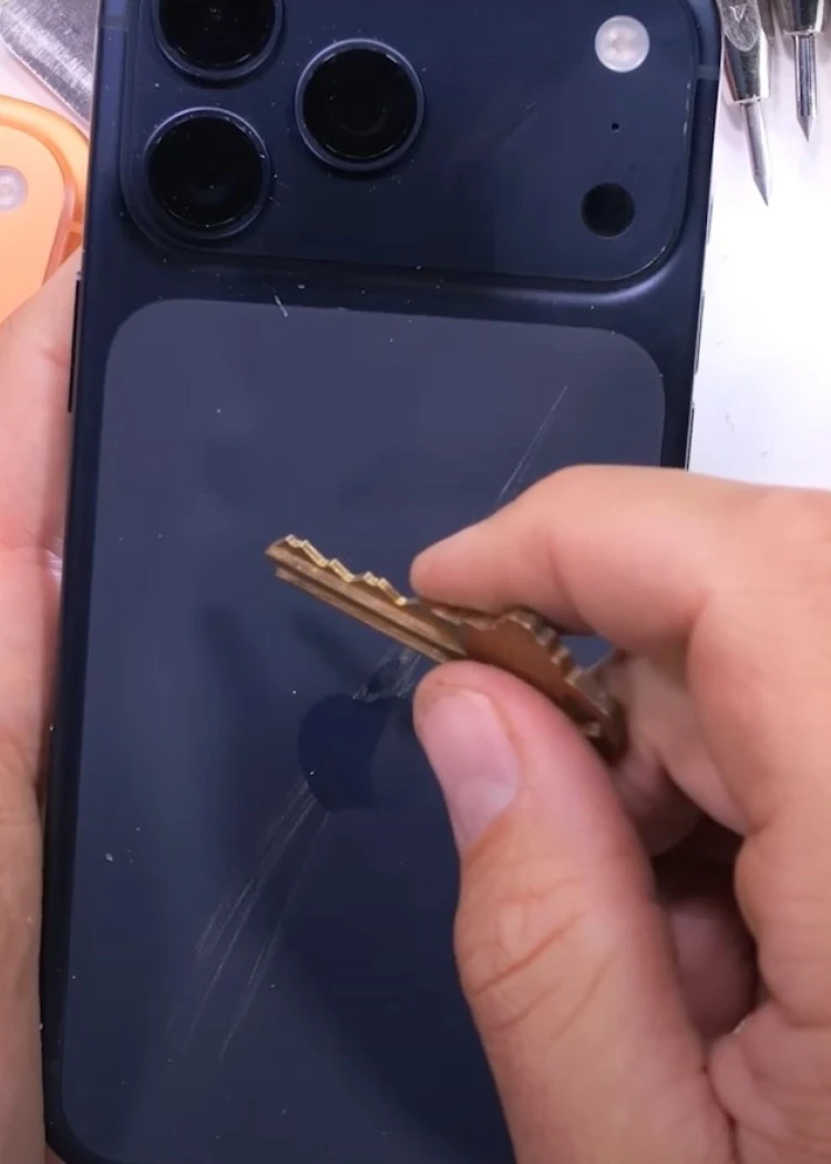 Danger d’éraflures sur les Phone 17&nbsp;Pro et&nbsp;Pro&nbsp;Max&nbsp;?