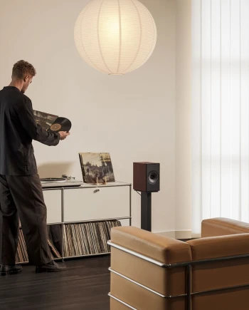 Enceintes Kef Coda&nbsp;W Hi&#8209;Fi 2&nbsp;x&nbsp;100&nbsp;W&nbsp;: cap sur la simplicité d&#039;emploi en misant sur le&nbsp;Bluetooth