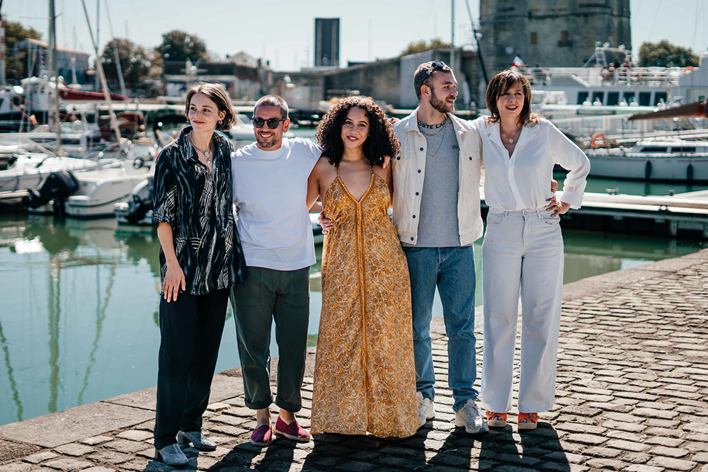 L'équipe de L'affaire Laura Stern sur le port de La Rochelle © Rebecca Vaughan Cosquéric